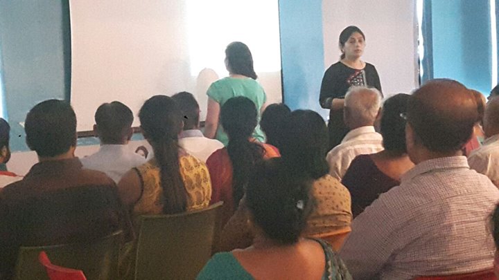 Dr. Disha Shah taking Spine Ergonomics workshop # More than 5 lakh people made aware by MissionHealth Ahmedabad team.